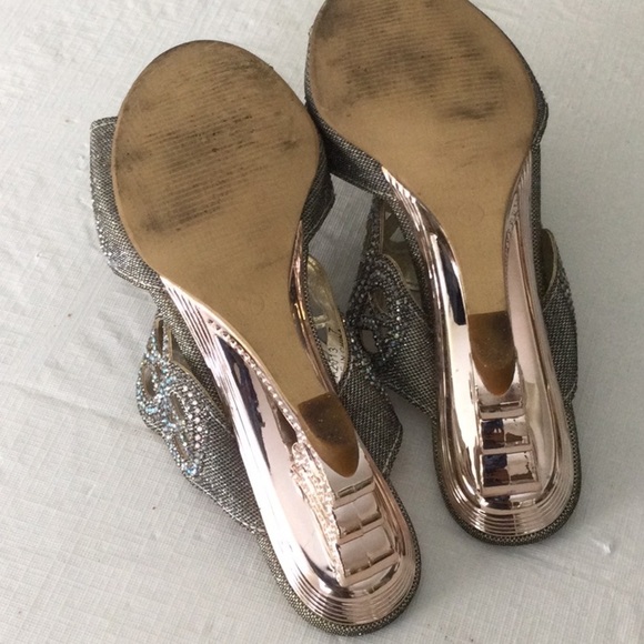 Elegant Silver Women's Sandals - Picture 5 of 7